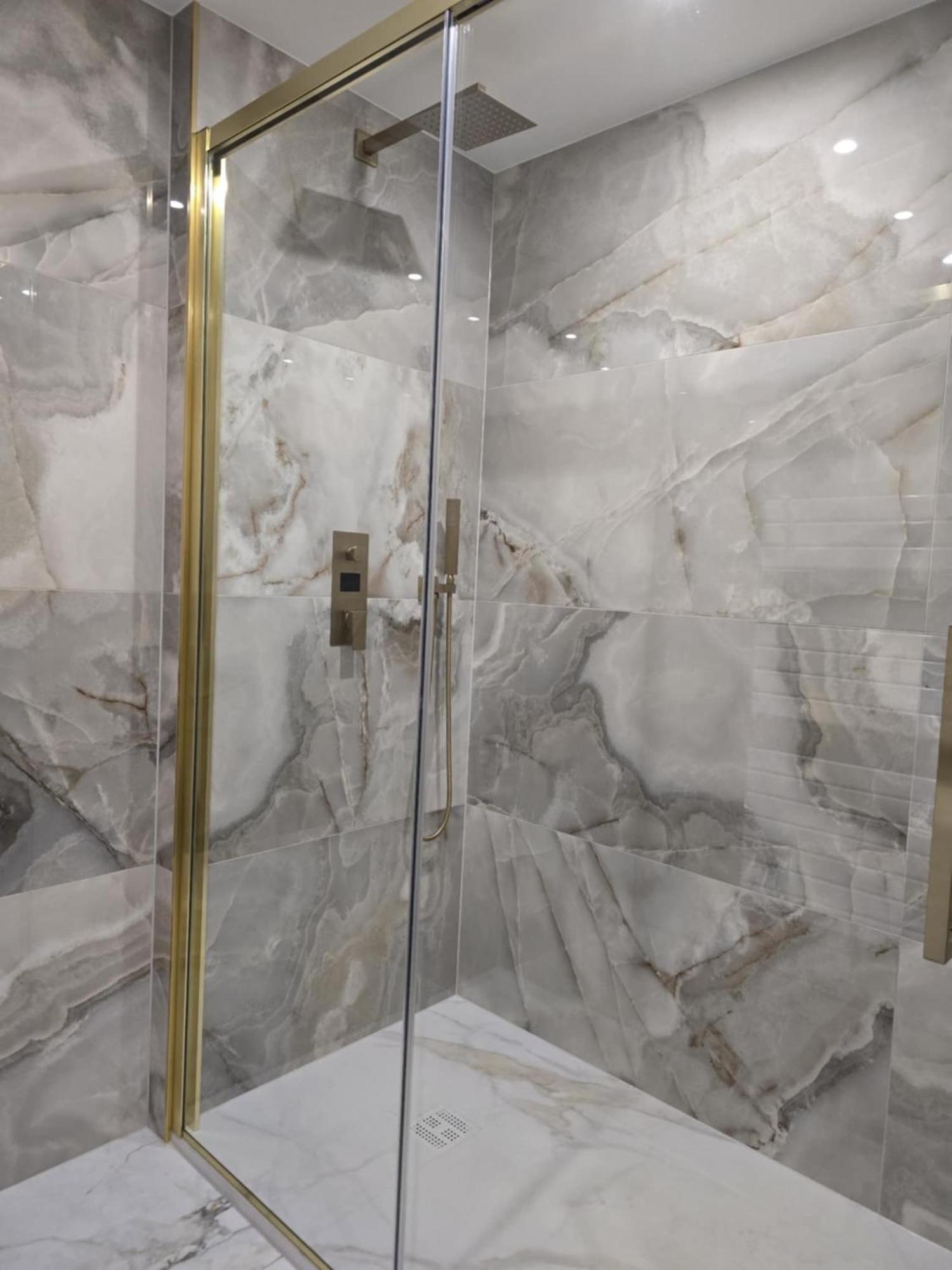 Zeezicht, Volledig Gerenoveerd Luxe Appartement ميدل كيرك المظهر الخارجي الصورة