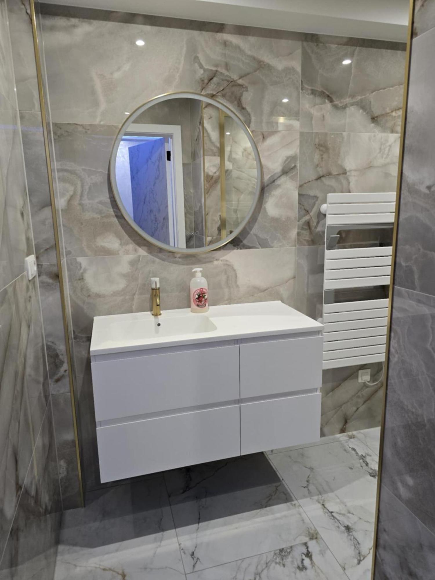 Zeezicht, Volledig Gerenoveerd Luxe Appartement ميدل كيرك المظهر الخارجي الصورة